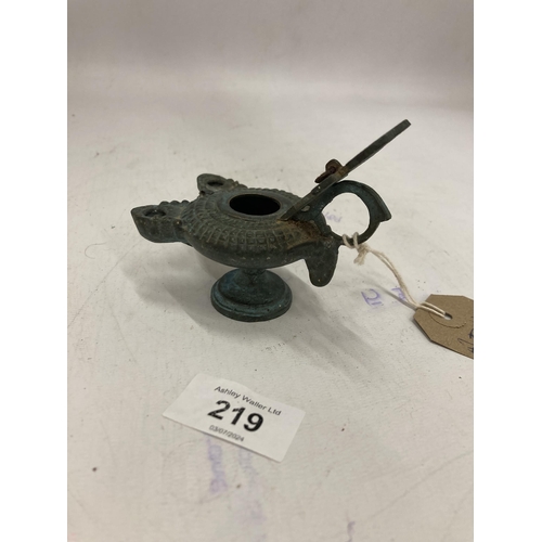 219 - A POSSIBLE BRONZE, ROMAN OR BYZANTINE, OIL LAMP