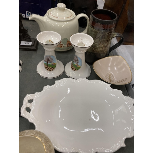 228 - A QUANTITY OF CERAMICS TO INCLUDE A SADLER TEAPOT, EMPIRE CUPS, SUGAR BOWL AND CREAM JUG, A 'ME TO Y... 