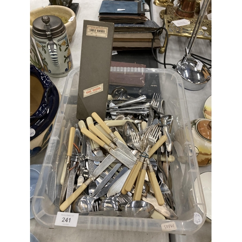 241 - A LARGE QUANTITY OF VINTAGE FLATWARE