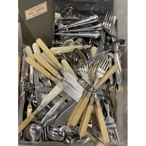 241 - A LARGE QUANTITY OF VINTAGE FLATWARE