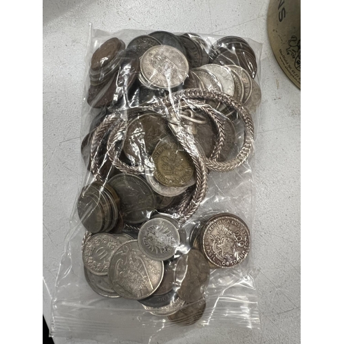 423 - A MIXED SELECTION OF COINS TO INCLUDE TWO COINDEX STORAGE UNITS, VARIOUS LOOSE COINS PLUS A  SILVER ... 