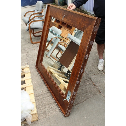 2814 - A BATHROOM VANITY UNIT BY CLIVE CHRISTIAN WITH MIRRORED BACK, ASHTON AND BENTLEY RAISED SINK, FOUR D... 