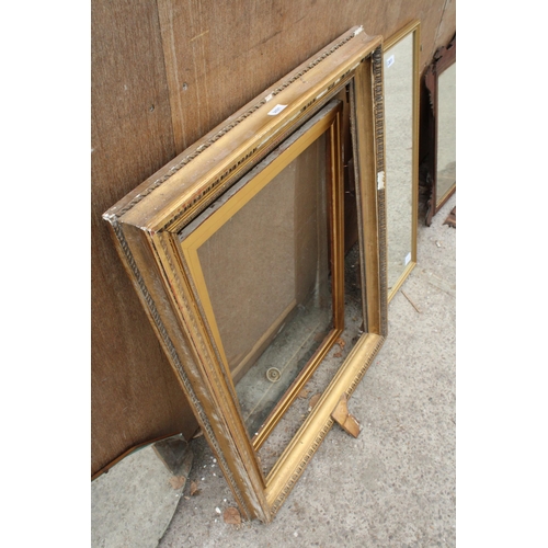 2821 - A GILT FRAMED PICTURE FRAME, 40