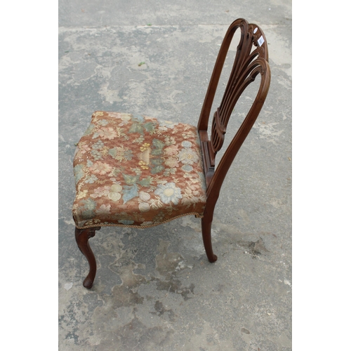 2840 - A GEORGE III MAHOGANY SINGLE DINING CHAIR WITH SHAPED TOP RAIL AND PIERCED OPEN SPLAT BACK