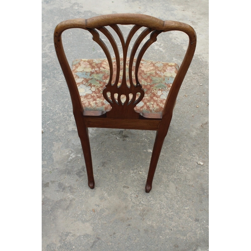 2840 - A GEORGE III MAHOGANY SINGLE DINING CHAIR WITH SHAPED TOP RAIL AND PIERCED OPEN SPLAT BACK