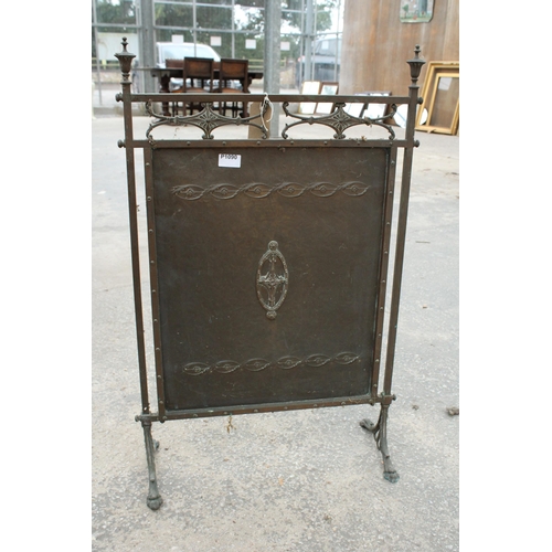 2843 - A BRASS ARTS AND CRAFTS FIRESCREEN WITH EMBOSSED DECORATION, FINIALS AND CLAW FEET