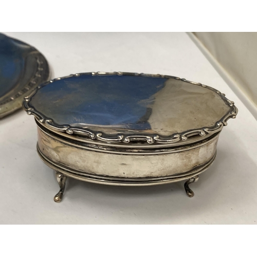 88 - A SILVER MARKED BIRMINGHAM HAND HELD MIRROR TOGETHER WITH A SMALL HINGED JEWELLERY/TRINKET BOX WITH ... 