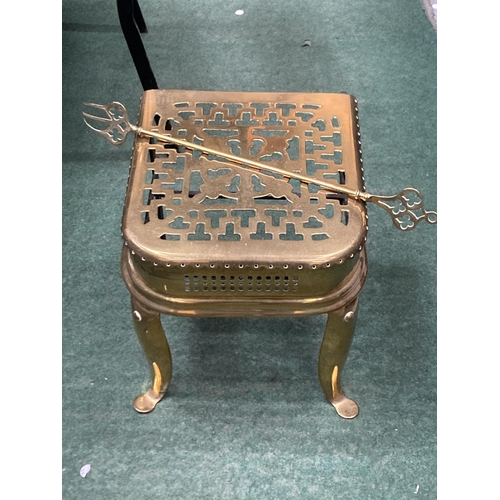 89 - AN ANTIQUE ENGLISH VICTORIAN BRASS AND STEEL FOOTMAN STOOL