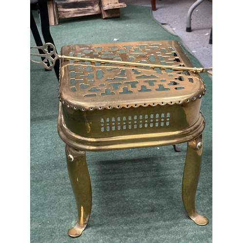 89 - AN ANTIQUE ENGLISH VICTORIAN BRASS AND STEEL FOOTMAN STOOL