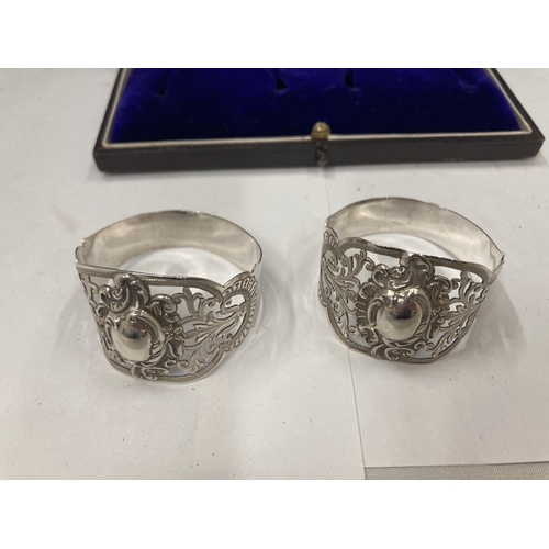 93 - TWO SILVER NAPKING RINGS IN PRESENTATION BOX - 21G