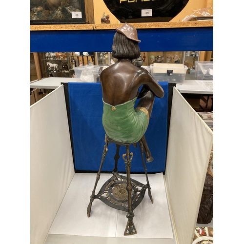 94 - A BRONZE ART DECO STYLE FIGURE OF A SEATED FLAPPER GIRL