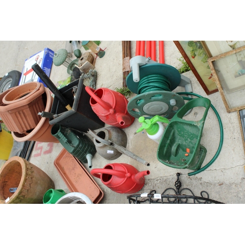 1976 - AN ASSORTMENT OF GARDEN ITEMS TO INCLUDE A GALVANISED WATERING CAN, SPANNERS AND A HOSE REEL ETC