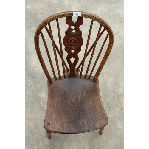 2852 - A 19TH CENTURY ELM BULLSEYE BACK KITCHEN CHAIR