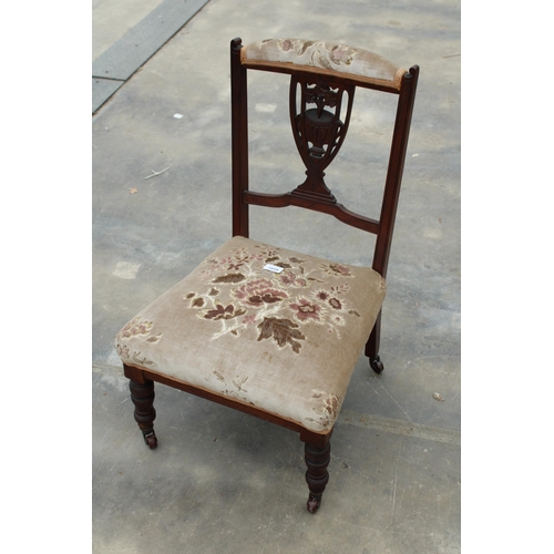 2859 - A LATE VICTORIAN LOW NURSING CHAIR