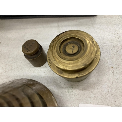 204 - A QUANTITY OF VINTAGE BRASS WEIGHTS