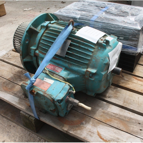 120 - 7.5KW INVERTER RATED BROOK CROMPTON ATEX MOTOR
HEAVY DUTY CAST IRON DESIGN  + VAT