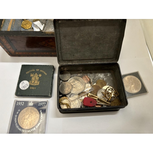 382A - AN INLAID BOX CONTAINING A VESTA CASE, WORLD COINS AND FIVE COMMEMORATIVE CROWNS