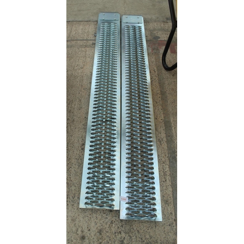 1395 - PAIR OF RAMPS  + VAT