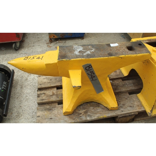 31 - ANVIL & STAND NO VAT