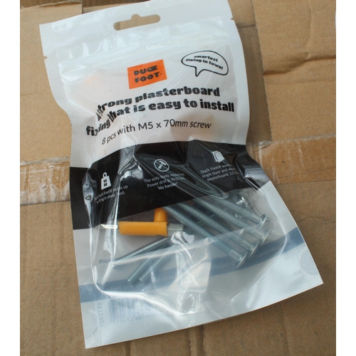 70 - DUCK FEET PLASTER BOARD FIXINGS  + VAT