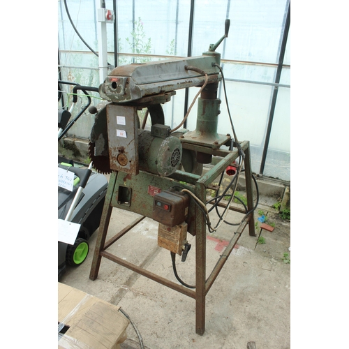 82 - SAW AND BENCH IN WORKING ORDER  + VAT