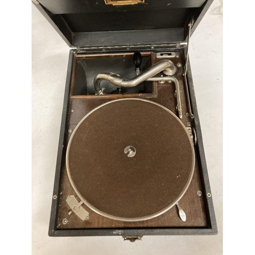 58 - A VINTAGE HMV PORTABLE GRAMOPHONE PLAYER TO INCLUDE A QUANTITY OF 78 RPM LINGUAPHONE RECORDS IN A CA... 