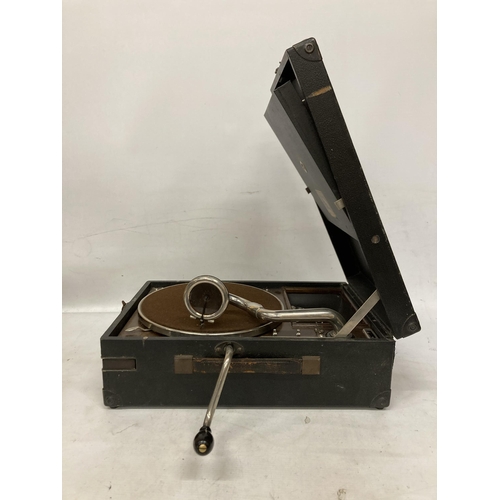 58 - A VINTAGE HMV PORTABLE GRAMOPHONE PLAYER TO INCLUDE A QUANTITY OF 78 RPM LINGUAPHONE RECORDS IN A CA... 