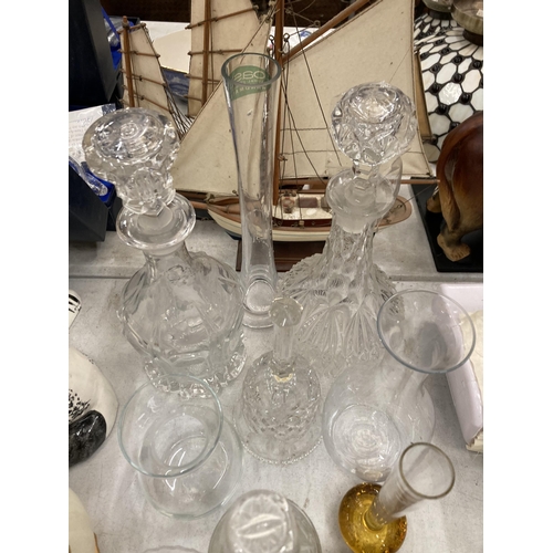 187 - A QUANTITY OF GLASSWARE TO INCLUDE, DECANTERS, BOWLS, VASES, BELLS, CRANBERRY DISH ETC