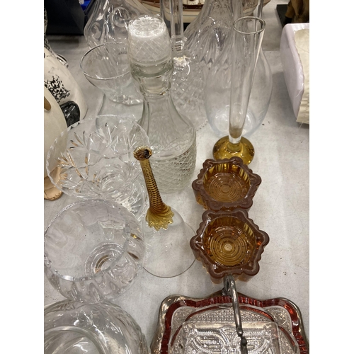 187 - A QUANTITY OF GLASSWARE TO INCLUDE, DECANTERS, BOWLS, VASES, BELLS, CRANBERRY DISH ETC