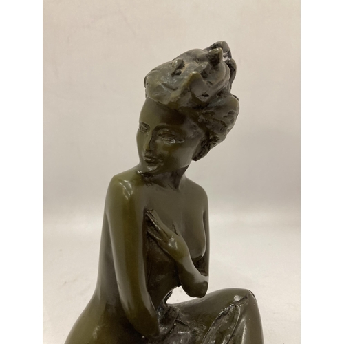 194 - A HEAVY BRONZE FIGURE OF A SEMI NUDE LADY ON A MARBLE BASE, HEIGHT 20CM