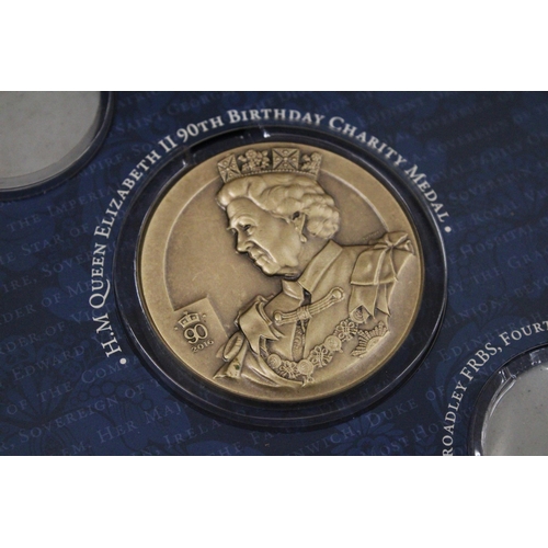 545 - A QUEEN ELIZABETH II 90TH BIRTHDAY BRONZE CHARITY MEDAL WITH COA TOGETHER WITH A QUEEN ELIZABETH II ... 