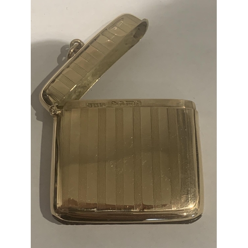 628 - A 9CT GOLD FULLY HALLMARKED ENGINE TURNED VESTA CASE WITH FLIP TOP COVER & SUSPENSION LOOP WEIGHT 22... 