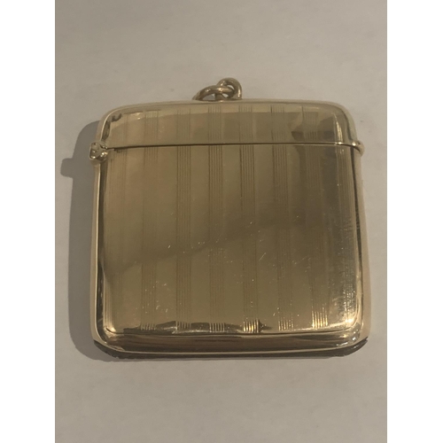 628 - A 9CT GOLD FULLY HALLMARKED ENGINE TURNED VESTA CASE WITH FLIP TOP COVER & SUSPENSION LOOP WEIGHT 22... 