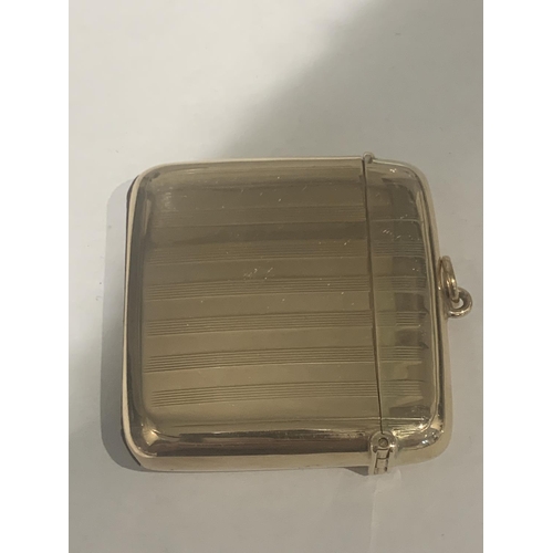 628 - A 9CT GOLD FULLY HALLMARKED ENGINE TURNED VESTA CASE WITH FLIP TOP COVER & SUSPENSION LOOP WEIGHT 22... 