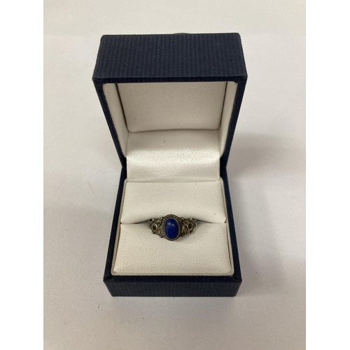 663 - A VINTAGE LAPIS LAZULI CABACHON RING, SIZE M, BOXED