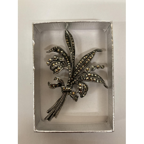 666 - A VINTAGE 925 SILVER MARCASITE BROOCH