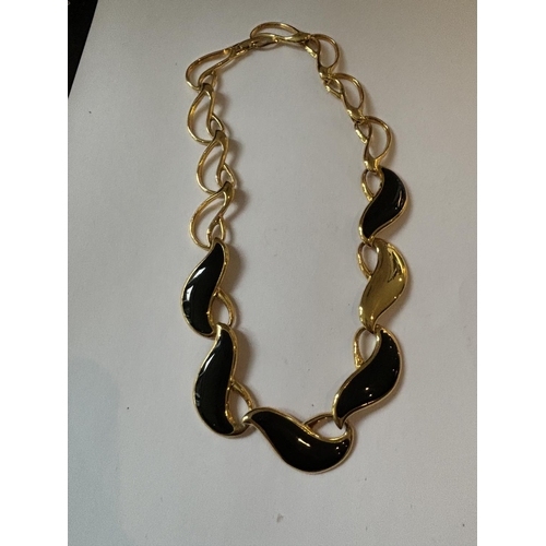 703 - A NAPIER COSTUME JEWELLERY NECKLACE