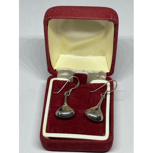 712 - A PAIR OF MARKED SILVER DROP EARRINGS IN A PRESENTATION BOX