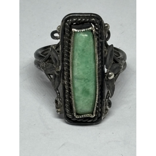 719 - A VINTAGE GREEN STONE RING SIZE I