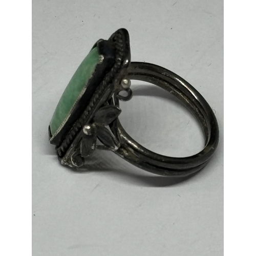 719 - A VINTAGE GREEN STONE RING SIZE I