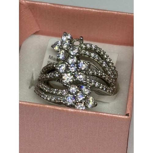 735 - A MARKED 925 SILVER RING WITH SWAROVSKI ZIRCONIAS SIZE Q IN A PRESENTATION BOX