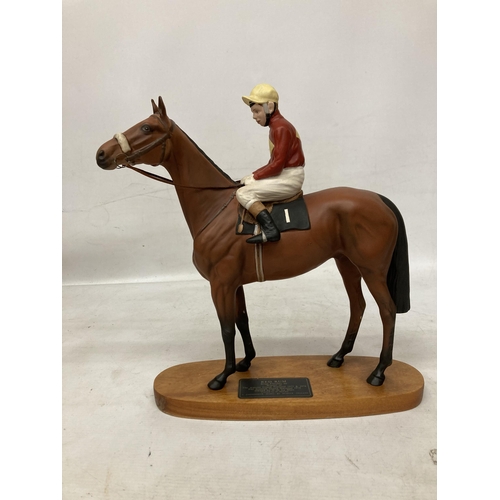 805 - A CONNOISSEUR MODEL BY BESWICK OF RED RUM BRIAN FLETCHER UP ON A WOODEN PLINTH