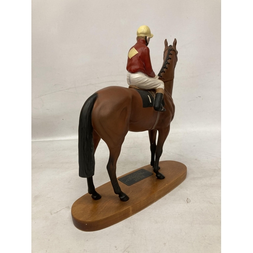 805 - A CONNOISSEUR MODEL BY BESWICK OF RED RUM BRIAN FLETCHER UP ON A WOODEN PLINTH