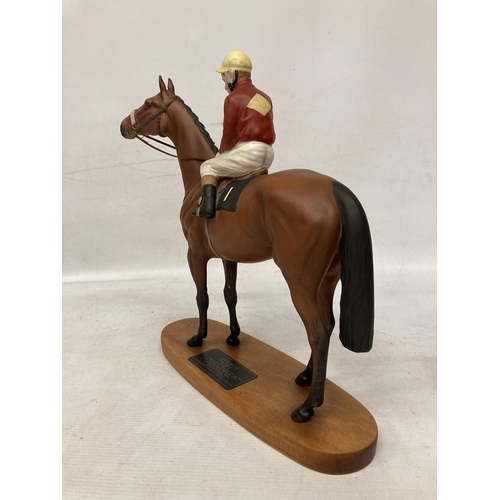 805 - A CONNOISSEUR MODEL BY BESWICK OF RED RUM BRIAN FLETCHER UP ON A WOODEN PLINTH