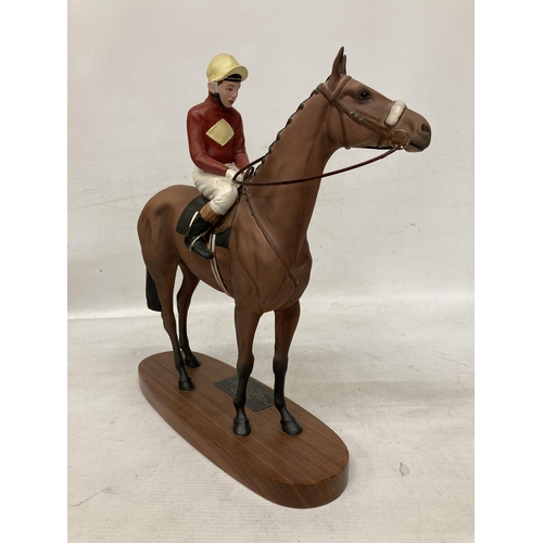 806 - A CONNOISSEUR MODEL BY BESWICK OF RED RUM BRIAN FLETCHER UP ON A WOODEN PLINTH