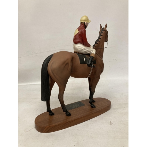 806 - A CONNOISSEUR MODEL BY BESWICK OF RED RUM BRIAN FLETCHER UP ON A WOODEN PLINTH