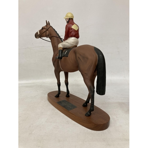 806 - A CONNOISSEUR MODEL BY BESWICK OF RED RUM BRIAN FLETCHER UP ON A WOODEN PLINTH