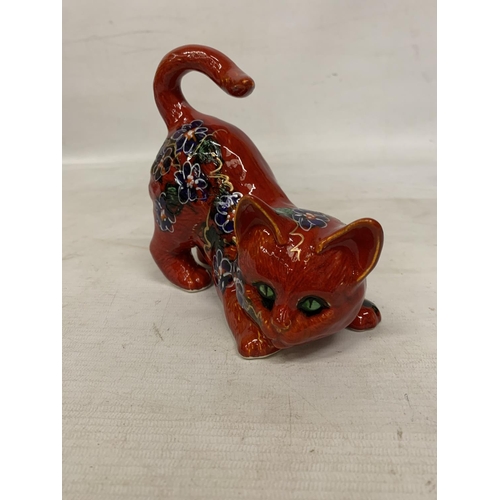 878 - AN ANITA HARRIS CAT SIGNED IN GOLD