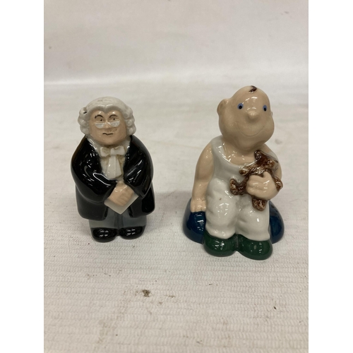 898A - TWO FIGURES TO INCLUDE A WADE BARRISTER AND A WADE MEMBERSHIP PIECE OF A BOY HOLDING A BEAR