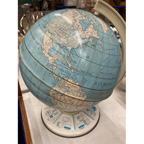 913 - A LARGE 1960'S METAL ROTATING SCHOOL GLOBE ON A BASE, HEIGHT APPROX 30CM